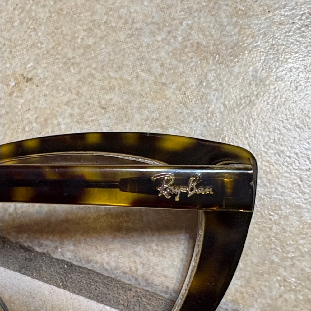 Ray-Ban Tortoiseshell Pattern Cat-Eye Glasses - image 3
